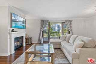 122 N Clark Dr #301 - Photo 4 of 8
