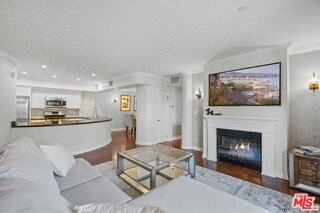 122 N Clark Dr #301 - Photo 5 of 8