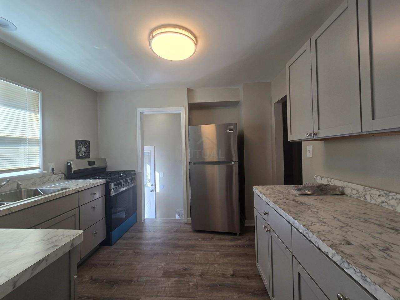 11741 W Parkway St - Photo 5 of 8