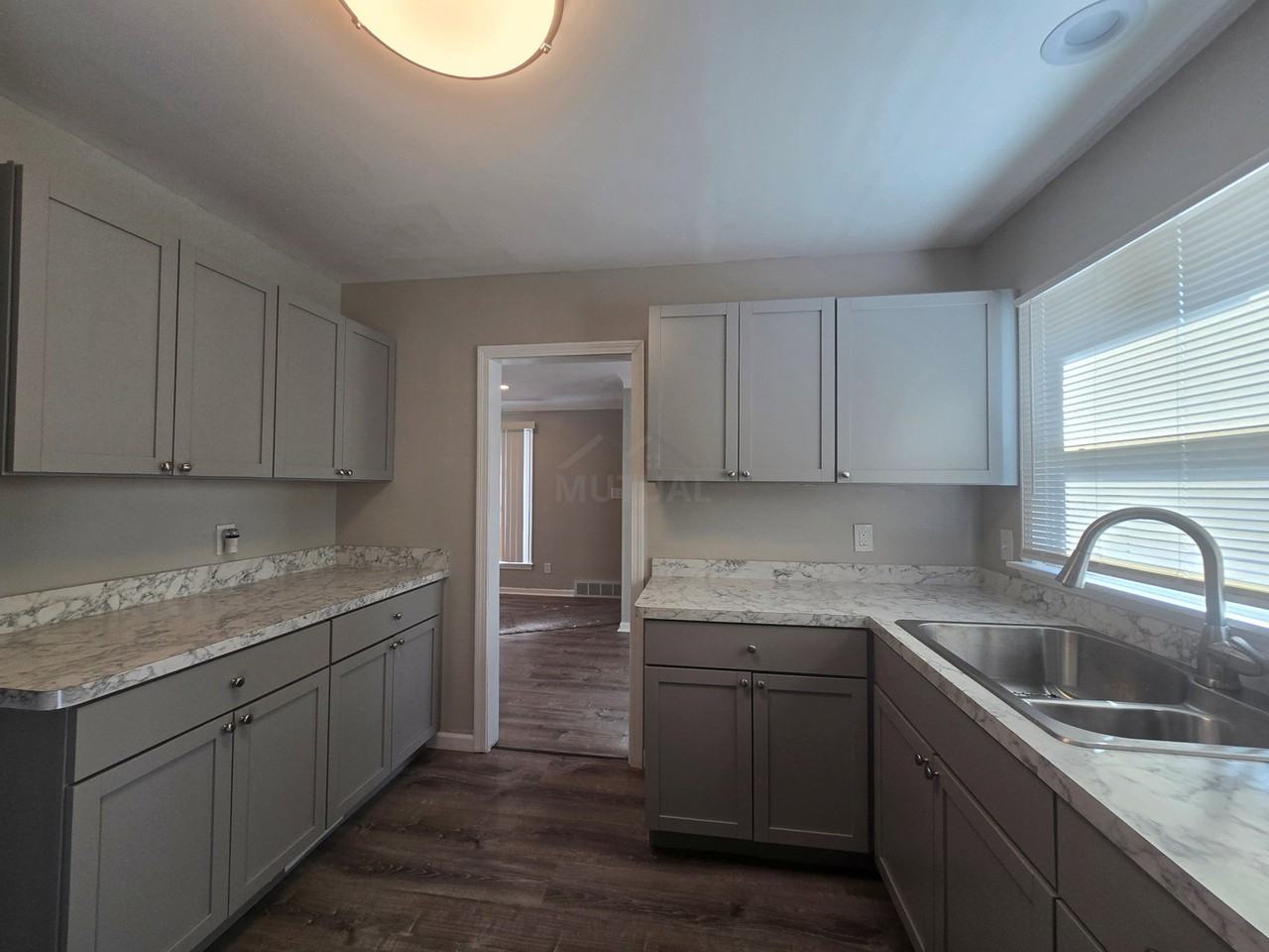 11741 W Parkway St - Photo 6 of 8