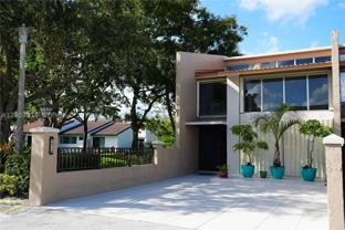 701 E Coco Plum Cir #8 - Photo 1 of 1