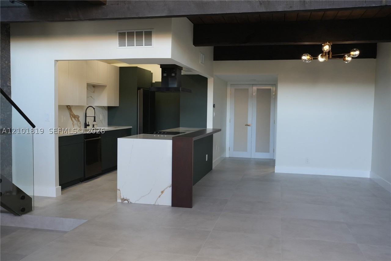 701 E Coco Plum Cir #8 - Photo 6 of 47