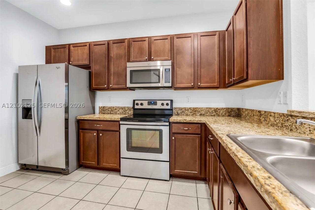 817 Sw 147th Ave #1404 - Photo 3 of 46