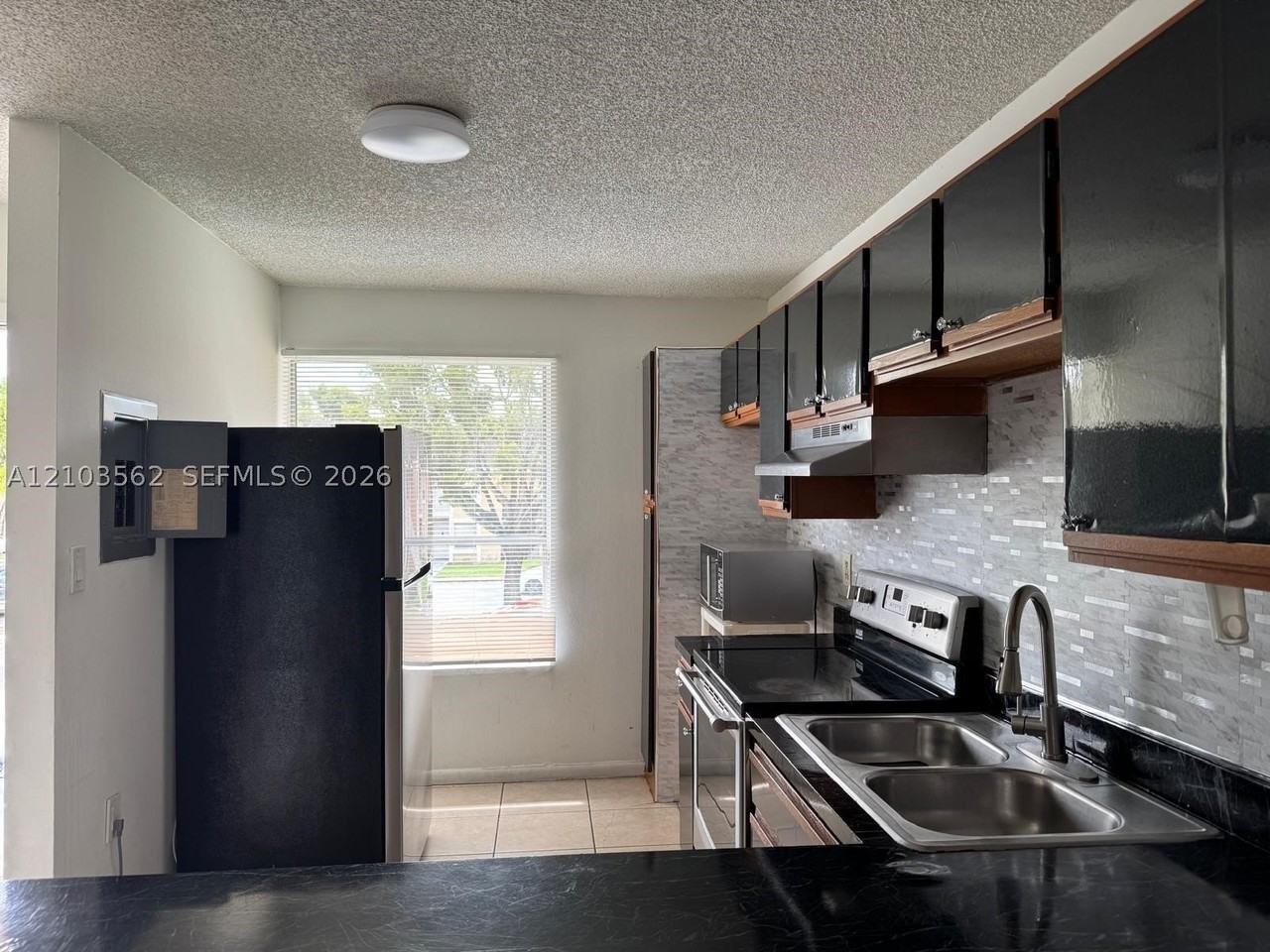8111 Sw 21st Ct #8111 - Photo 3 of 9