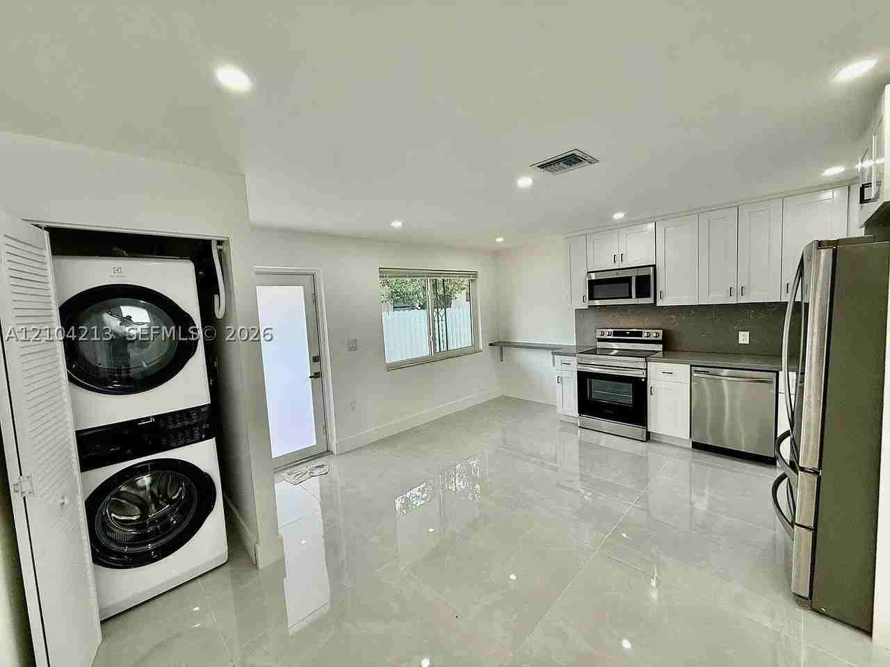 2885 Nw 56th St - Photo 2 of 5