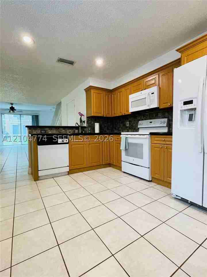 1503 Veracruz Ln #5-14 - Photo 3 of 19