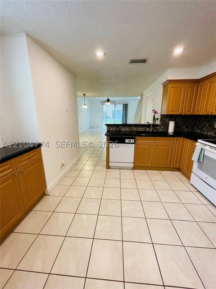 1503 Veracruz Ln #5-14 - Photo 4 of 19
