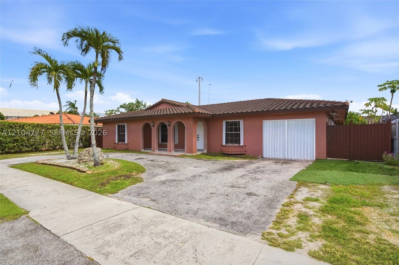 2461 Sw 117th Ct - Photo 2 of 24