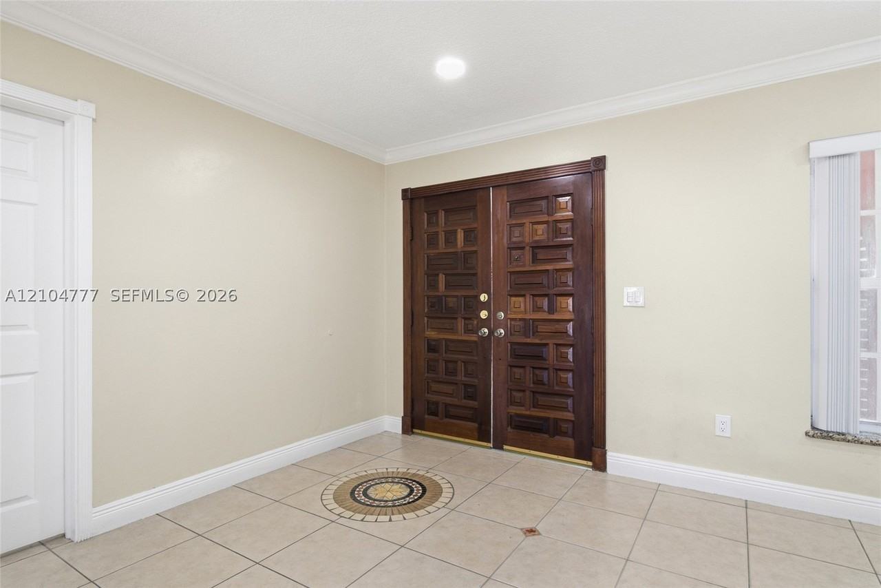 2461 Sw 117th Ct - Photo 4 of 24