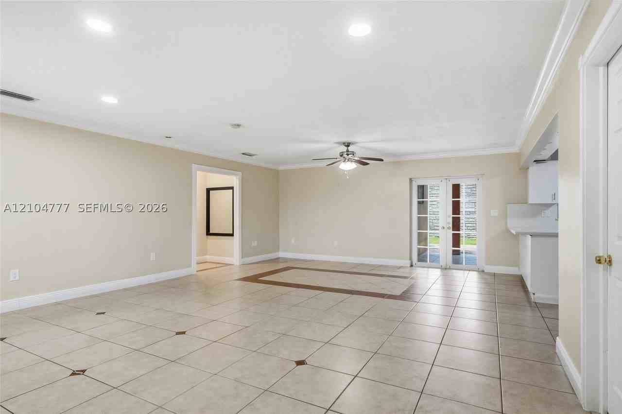 2461 Sw 117th Ct - Photo 5 of 24