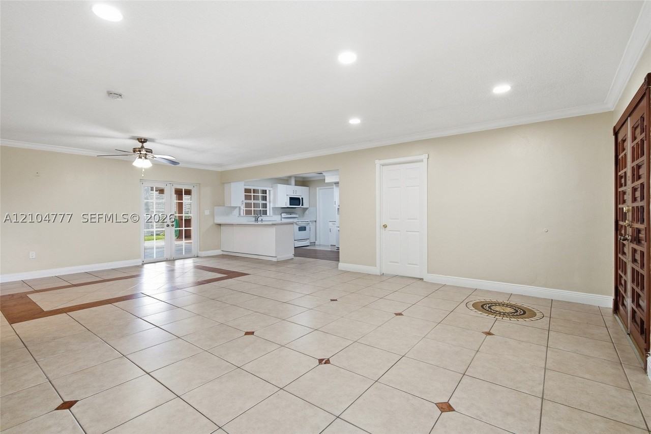 2461 Sw 117th Ct - Photo 6 of 24