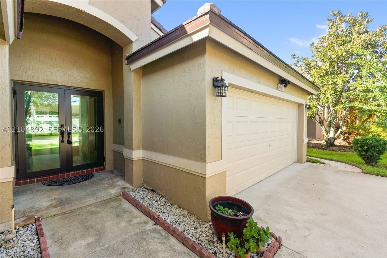 14340 Nw 11th St - Photo 2 of 36