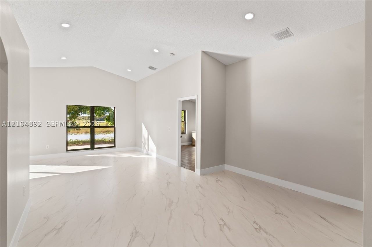 14340 Nw 11th St - Photo 3 of 36
