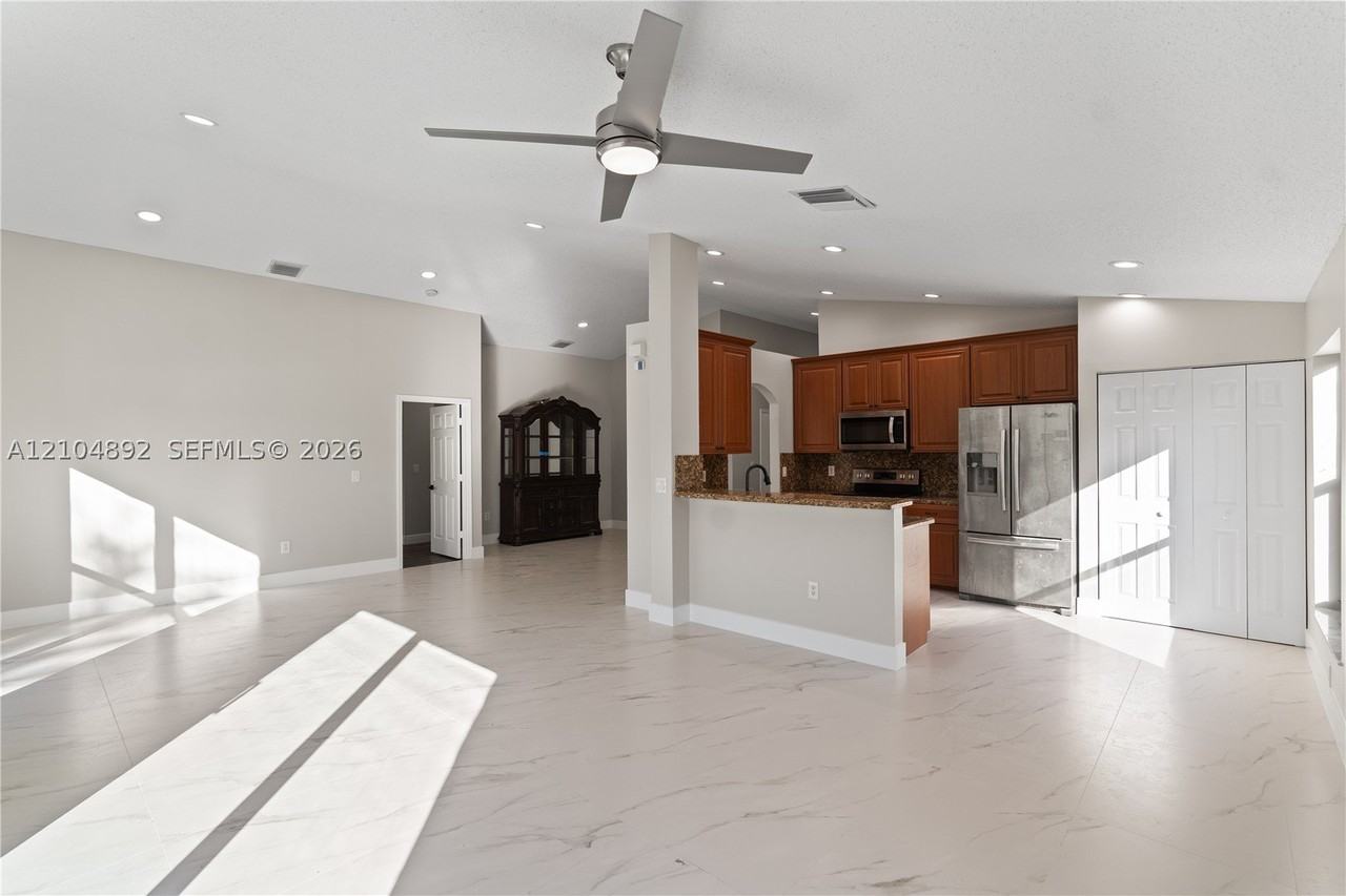 14340 Nw 11th St - Photo 5 of 36
