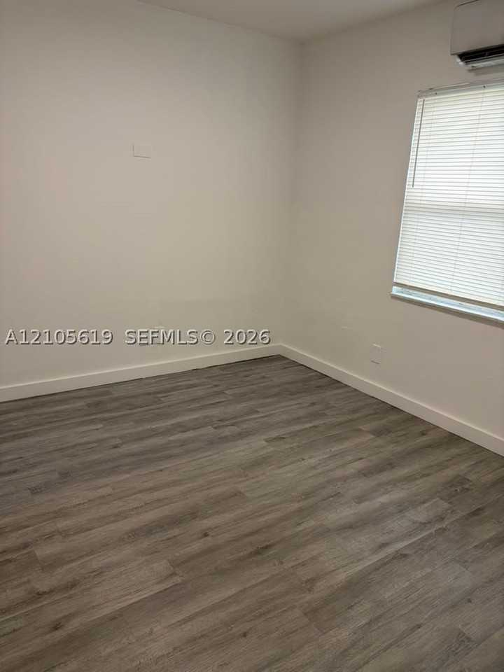 855 Nw 3rd Ter #11 - Photo 4 of 5