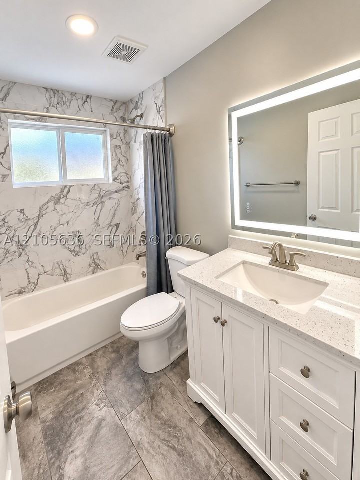 4641 Sw 25th St #B - Photo 4 of 8