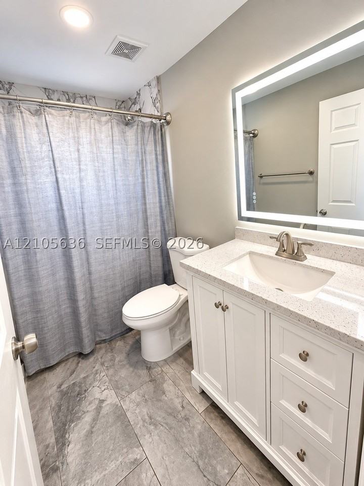 4641 Sw 25th St #B - Photo 5 of 8