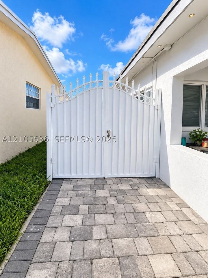 4641 Sw 25th St #B - Photo 7 of 8