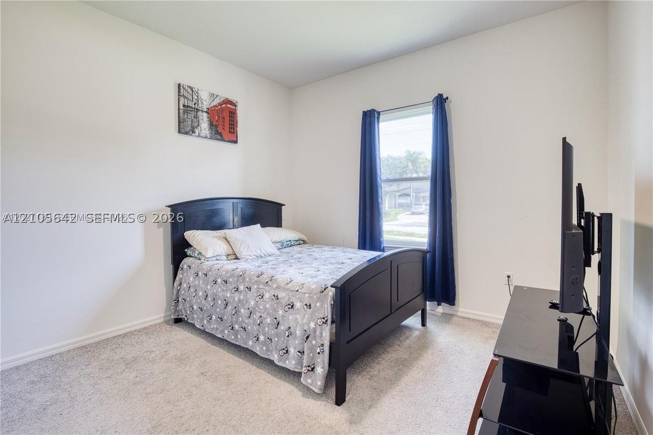 1534 Sw Abingdon Ave #0 - Photo 6 of 8
