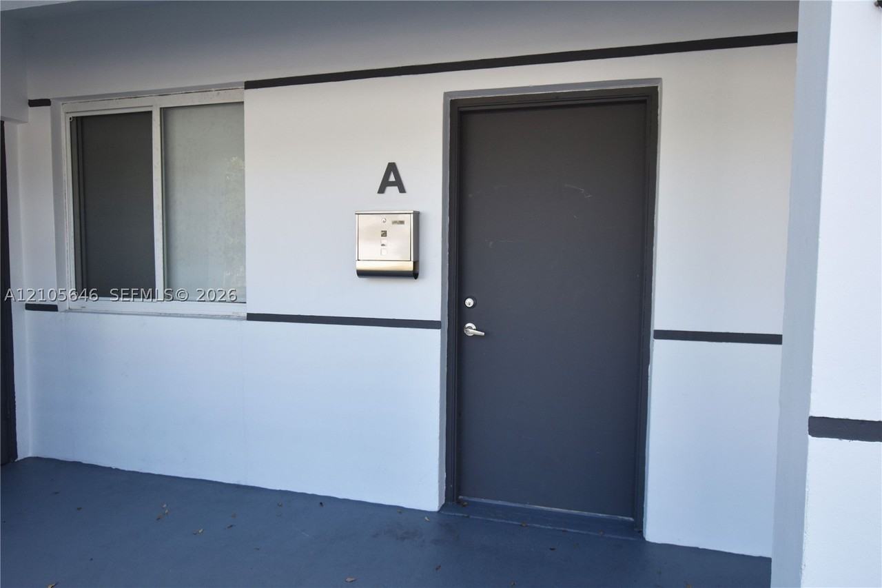833 Sw 8th Ave #D - Photo 2 of 12
