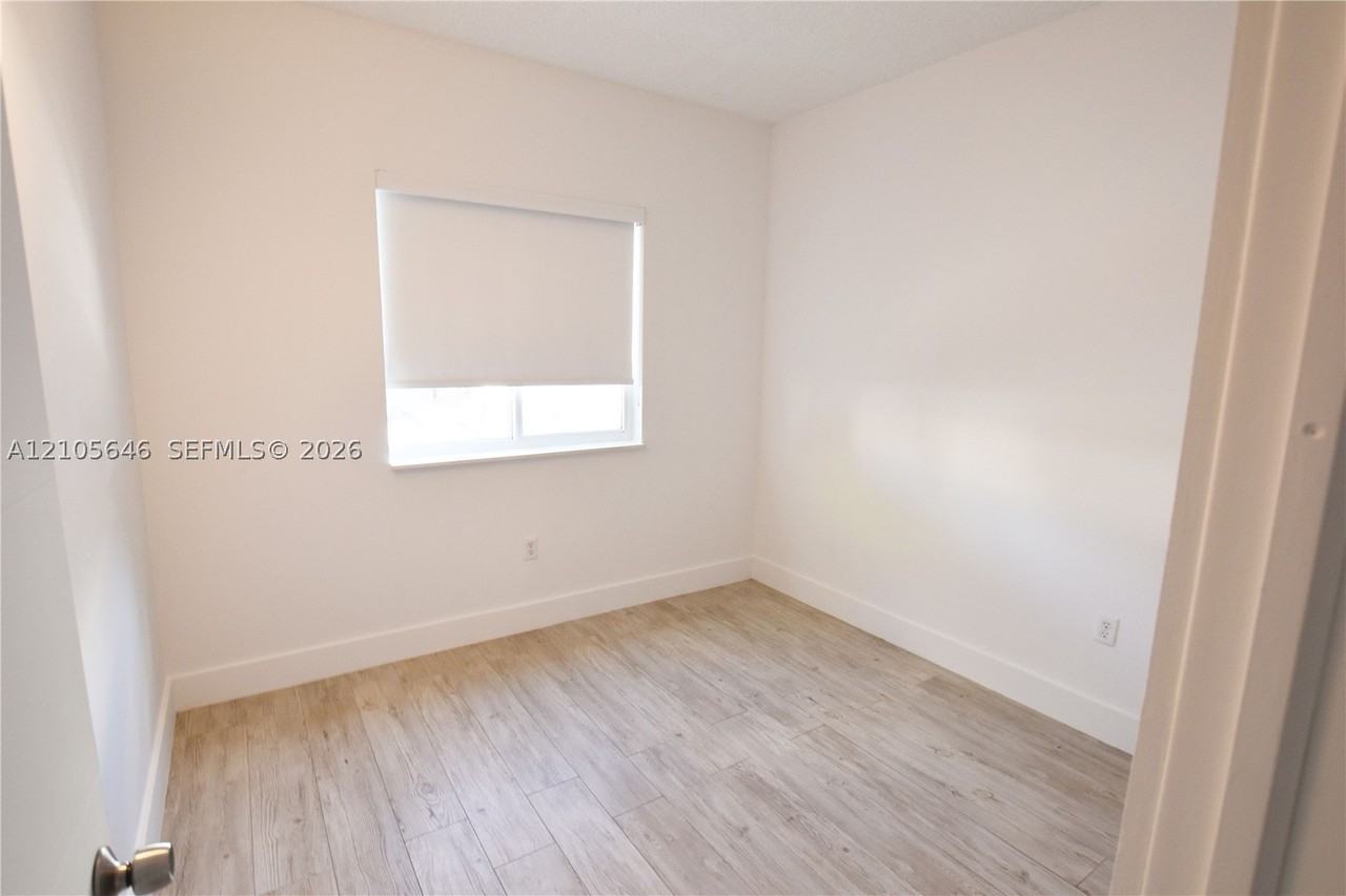 833 Sw 8th Ave #D - Photo 7 of 12