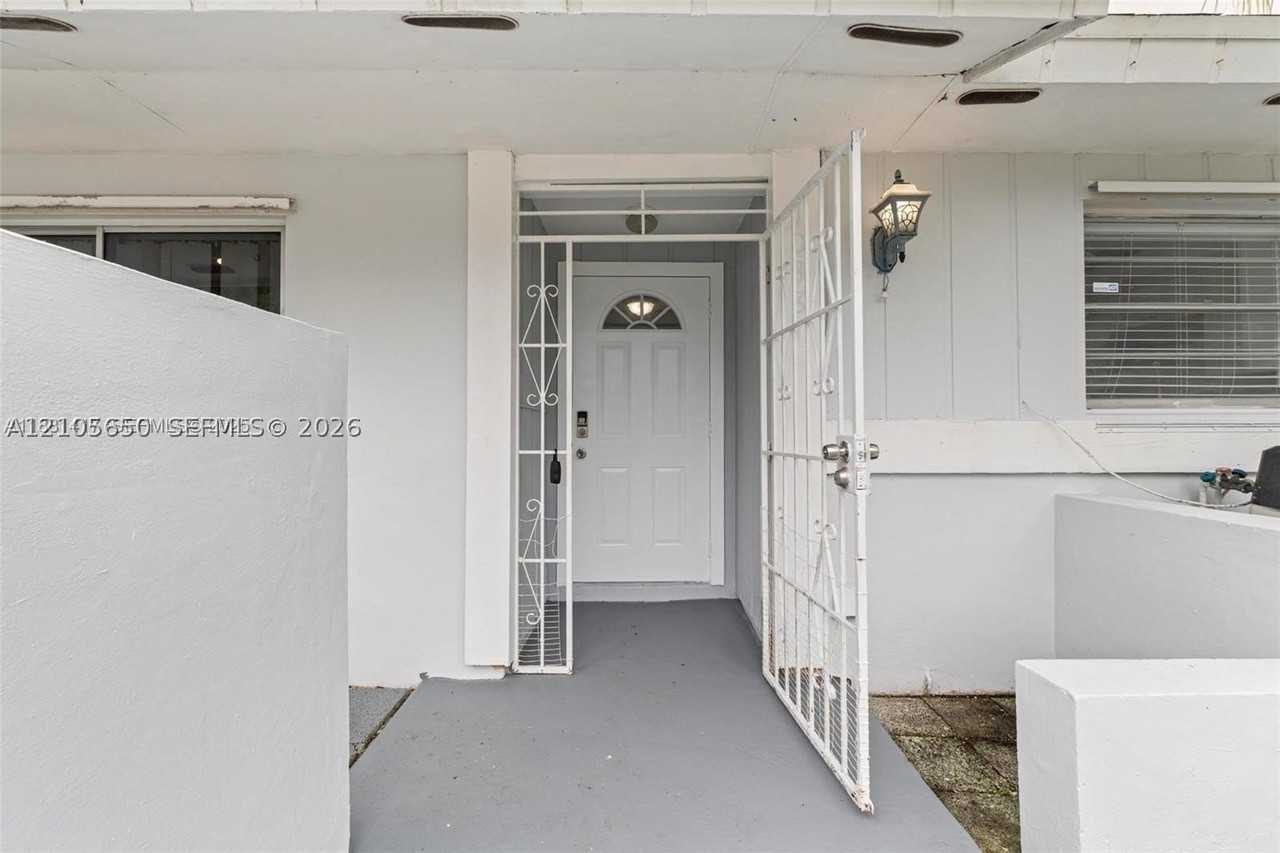 10387 Sw 209th Ln - Photo 2 of 35