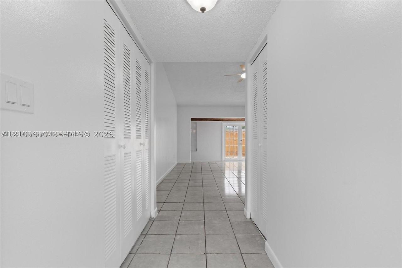 10387 Sw 209th Ln - Photo 3 of 35