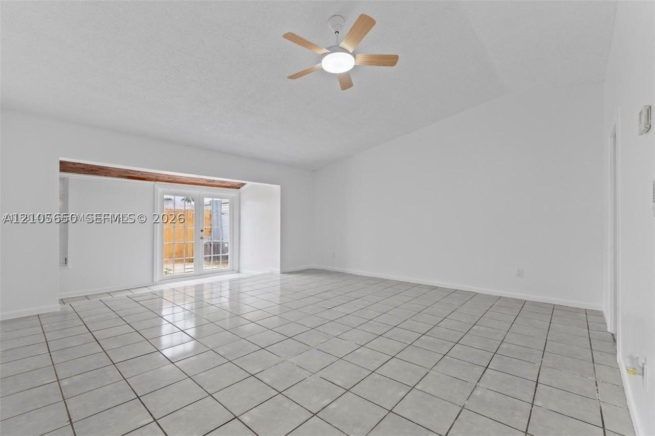 10387 Sw 209th Ln - Photo 4 of 35