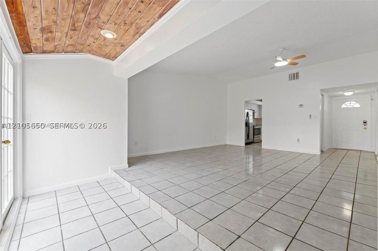 10387 Sw 209th Ln - Photo 7 of 35
