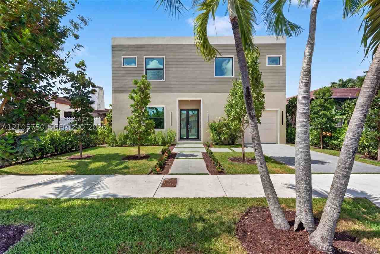 2240 Sw 13th St #2240 - Photo 2 of 34