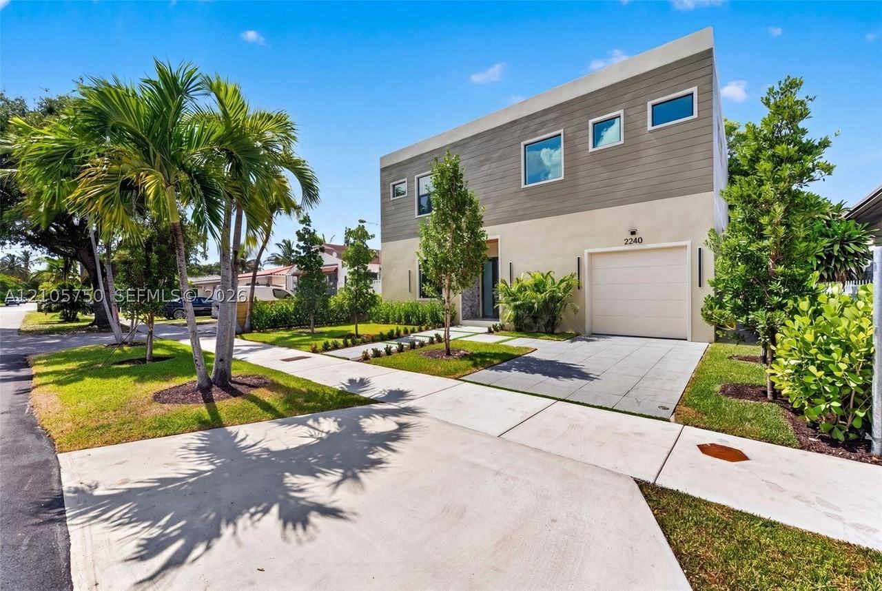 2240 Sw 13th St #2240 - Photo 4 of 34