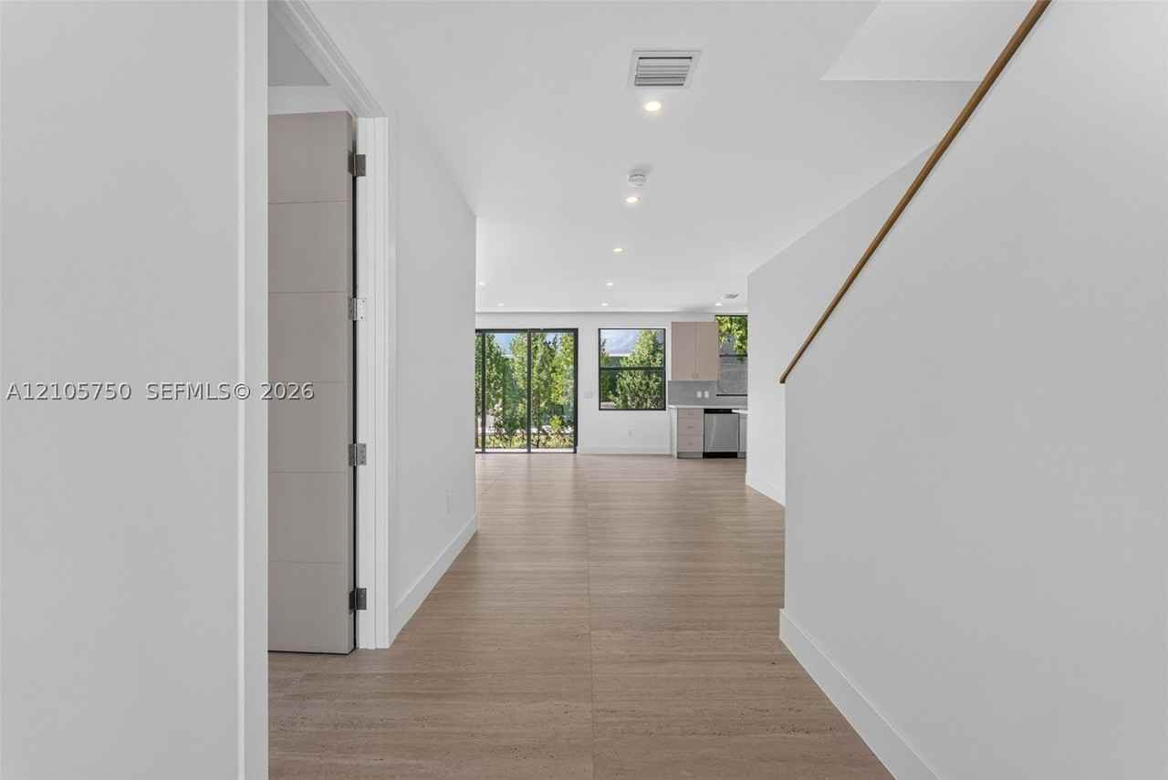 2240 Sw 13th St #2240 - Photo 5 of 34