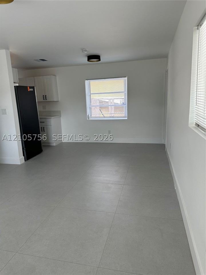 137 Se 2nd Ave #A - Photo 3 of 16