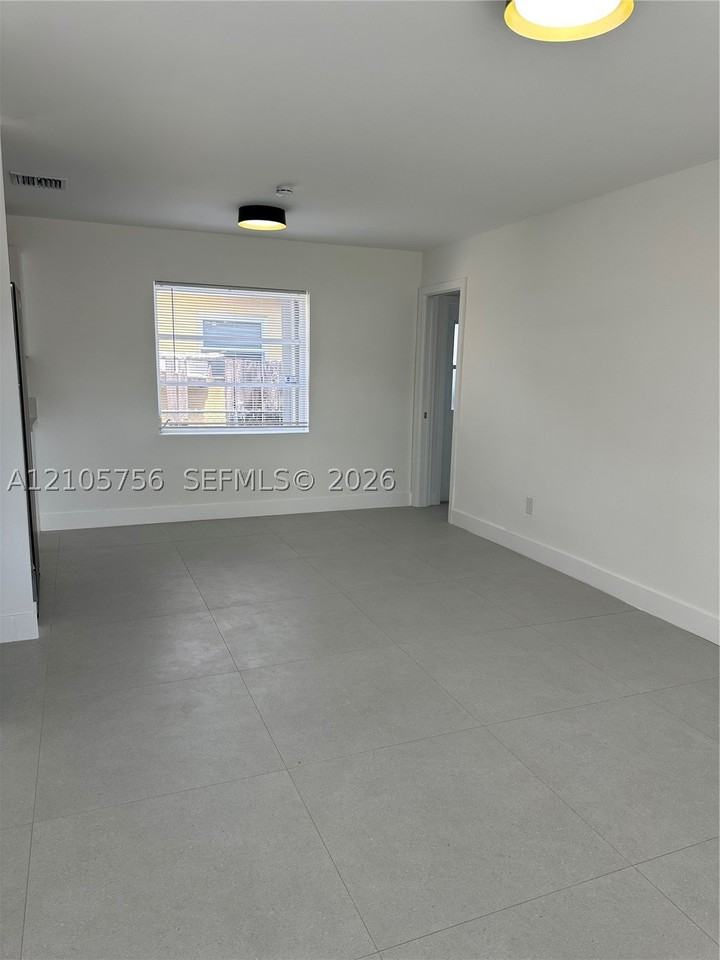 137 Se 2nd Ave #A - Photo 4 of 16