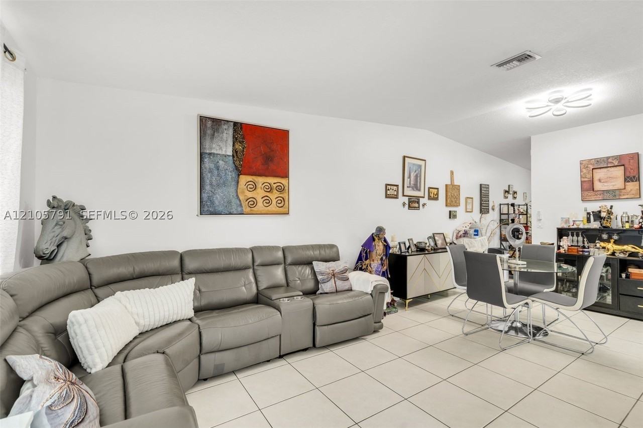 7810 Pembroke Rd #7810 - Photo 3 of 22