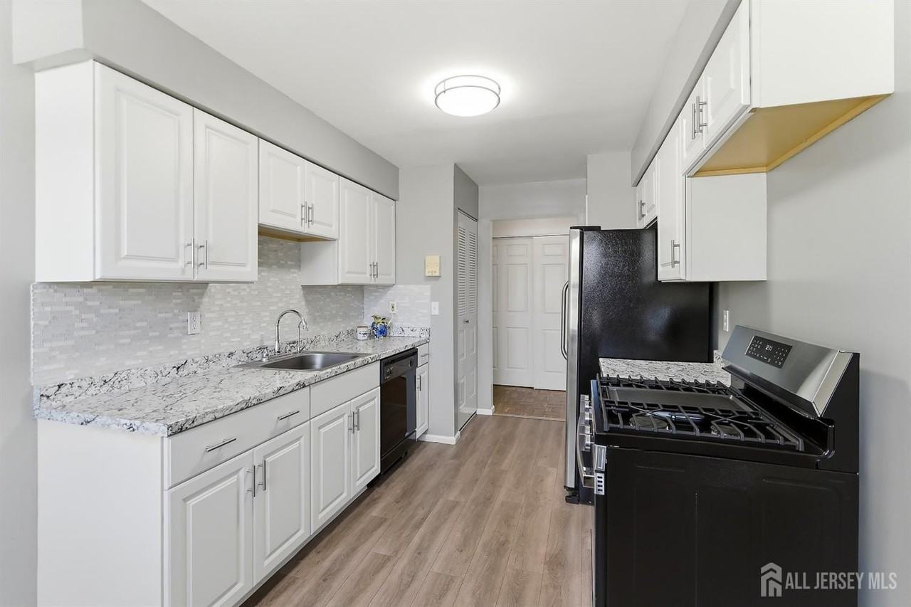 324 Sharon Garden Ct - Photo 3 of 15