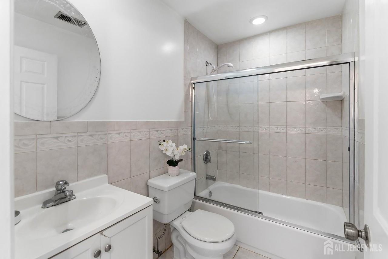 324 Sharon Garden Ct - Photo 4 of 15