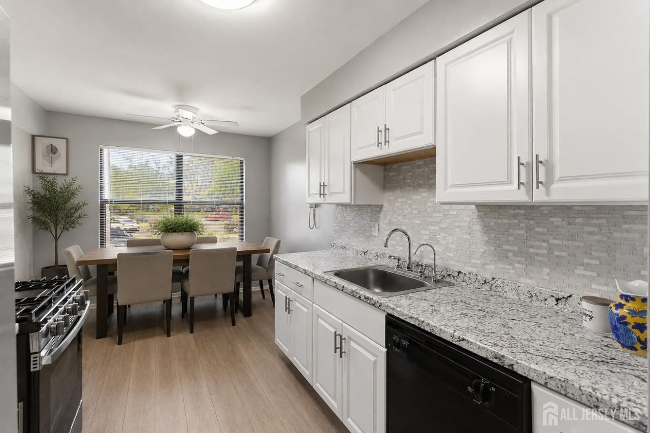 324 Sharon Garden Ct - Photo 6 of 15