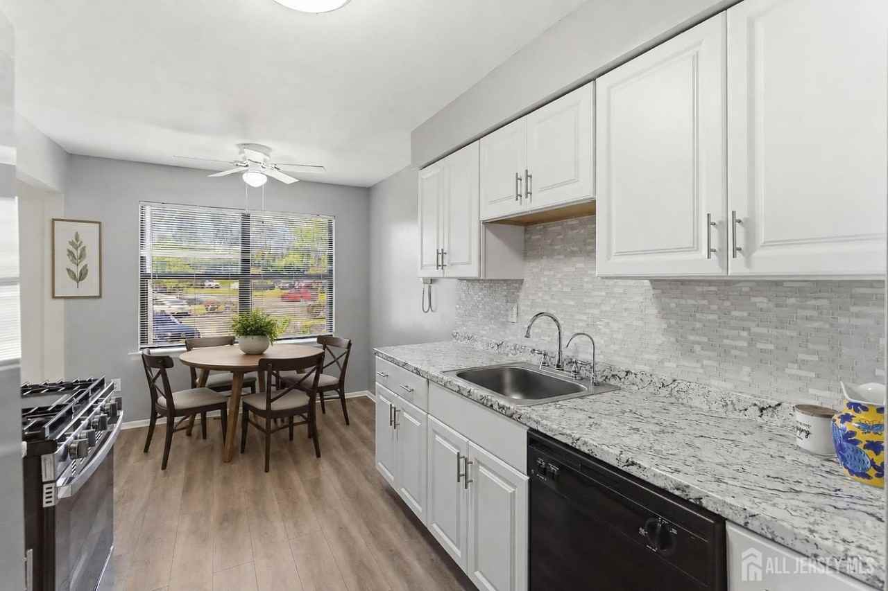 324 Sharon Garden Ct - Photo 7 of 15