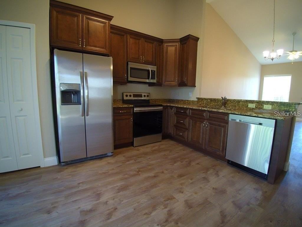13 Wood Amber Ln #B - Photo 6 of 17
