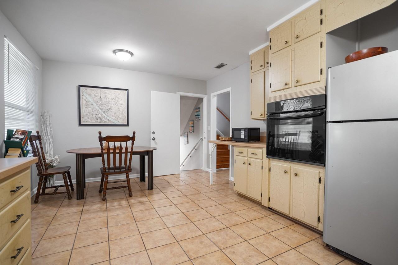 Carlotta Rd S - Photo 4 of 50