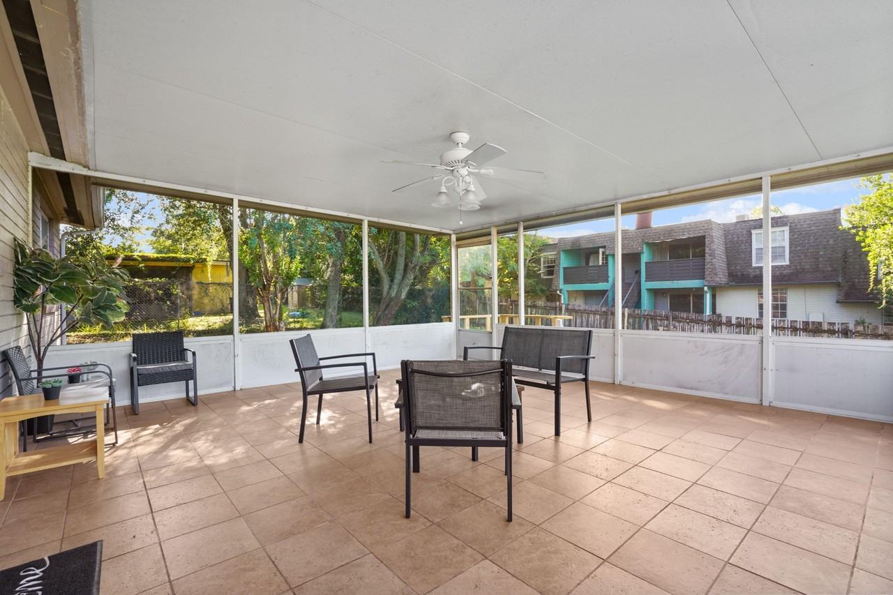 Carlotta Rd S - Photo 6 of 50