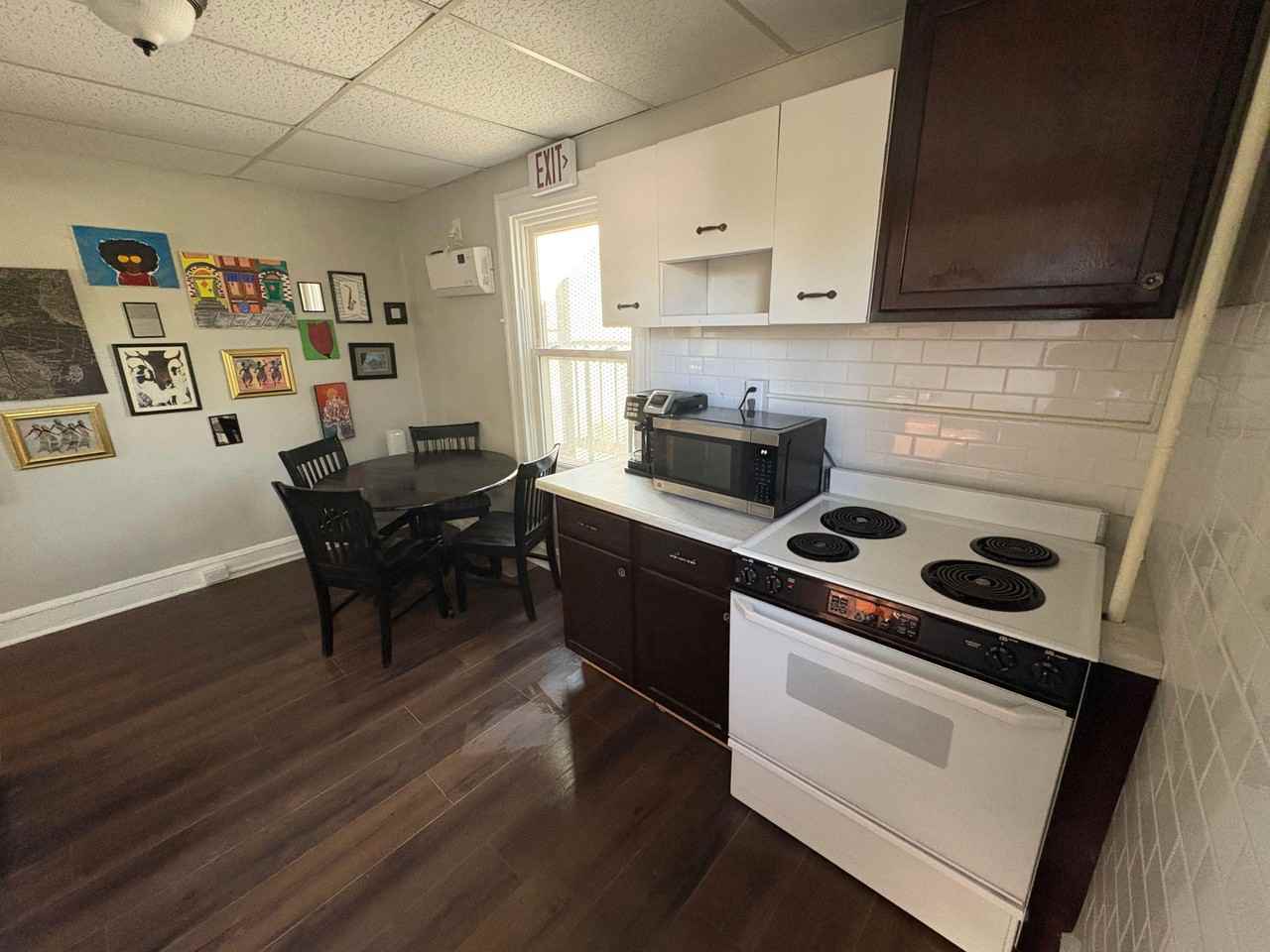 Fernhill Ave - Photo 4 of 42