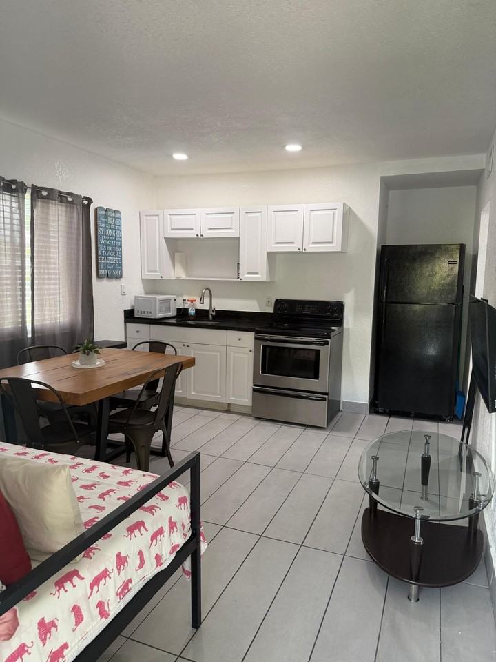 Nw 6th Ave - Photo 2 of 17