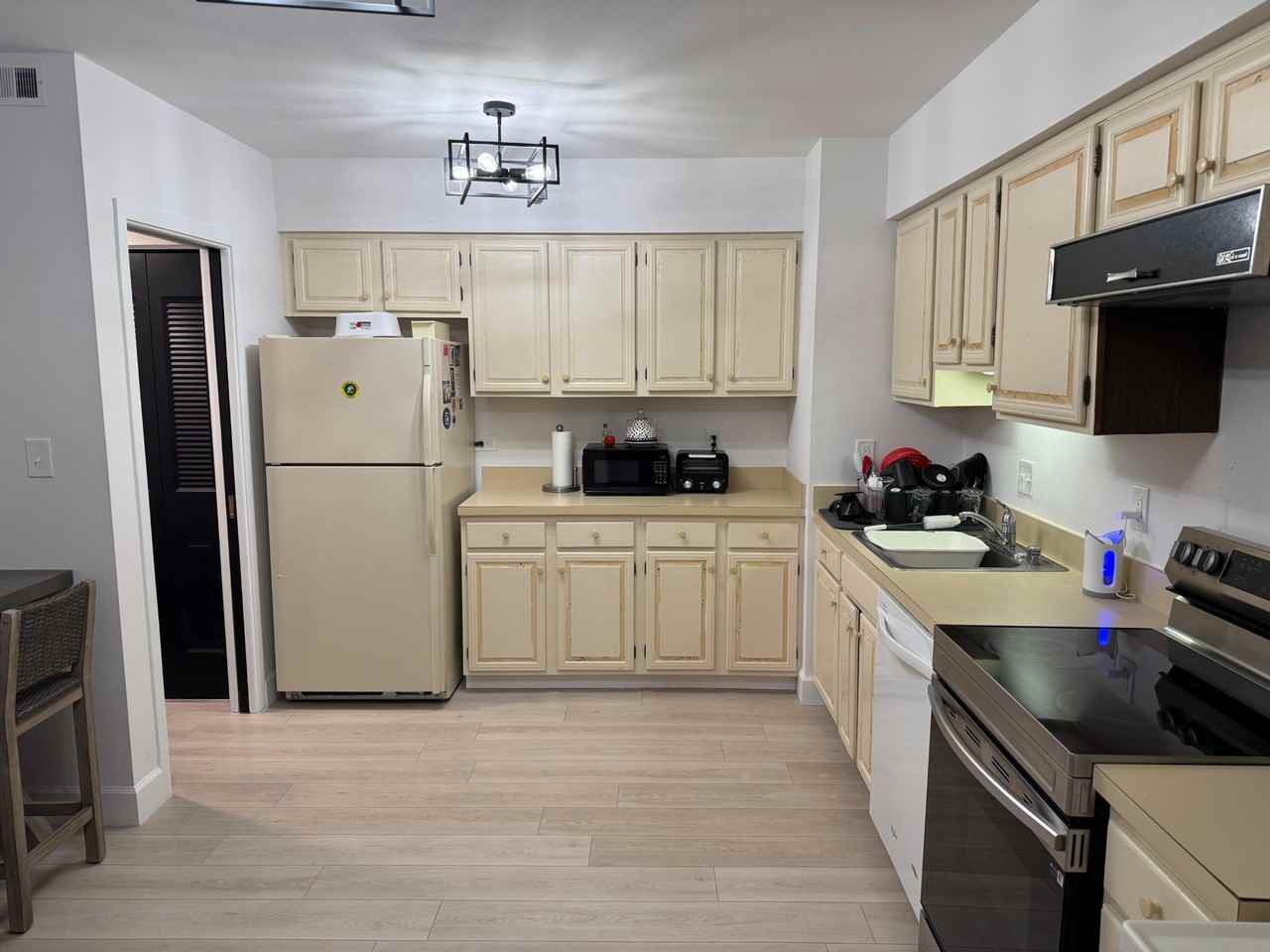 S George Mason Dr - Photo 4 of 20