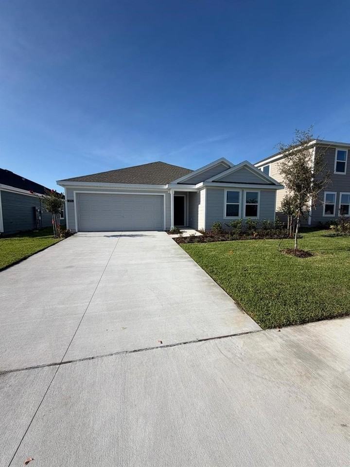 575 Artemis St - Photo 2 of 19