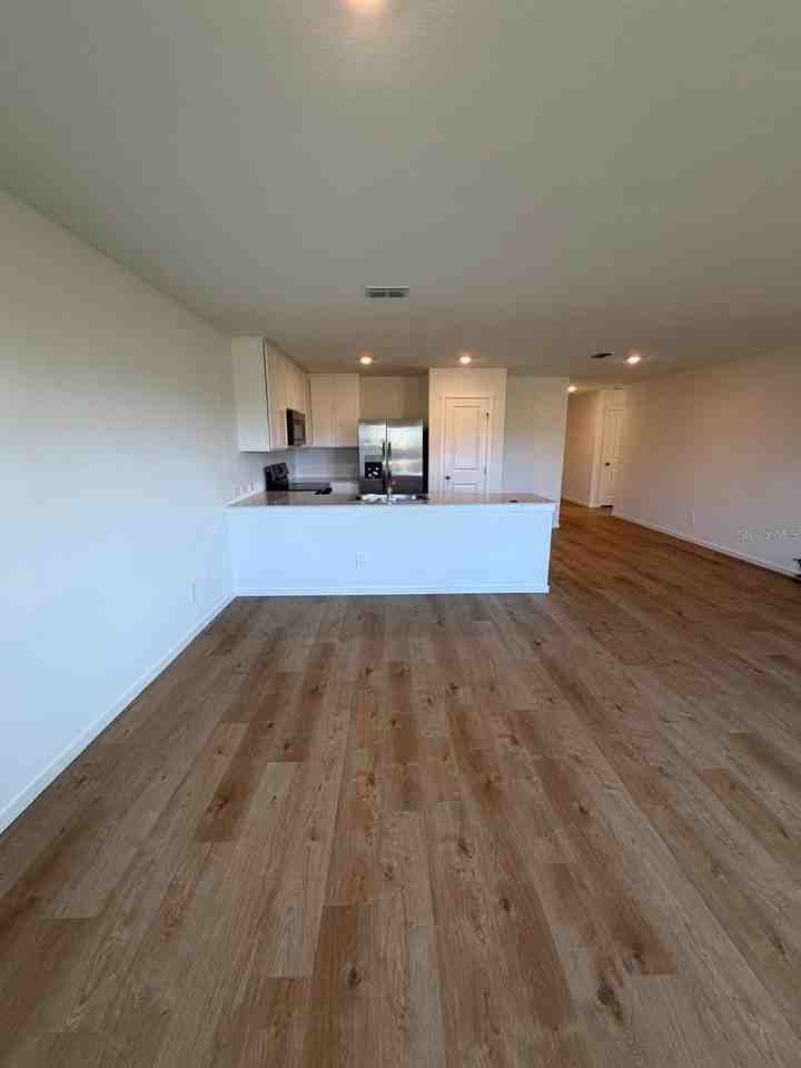 575 Artemis St - Photo 6 of 19