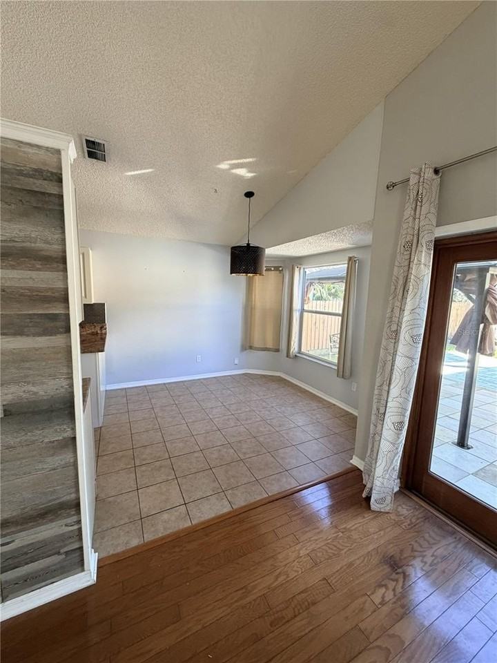 11862 Hullbridge Ct - Photo 3 of 17