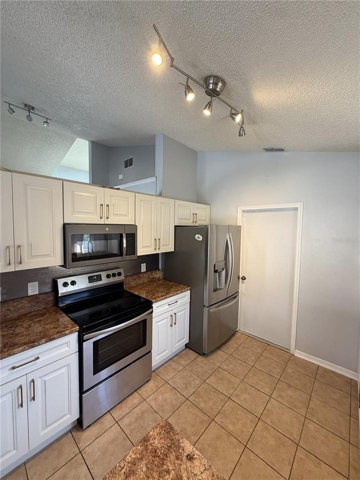 11862 Hullbridge Ct - Photo 7 of 17