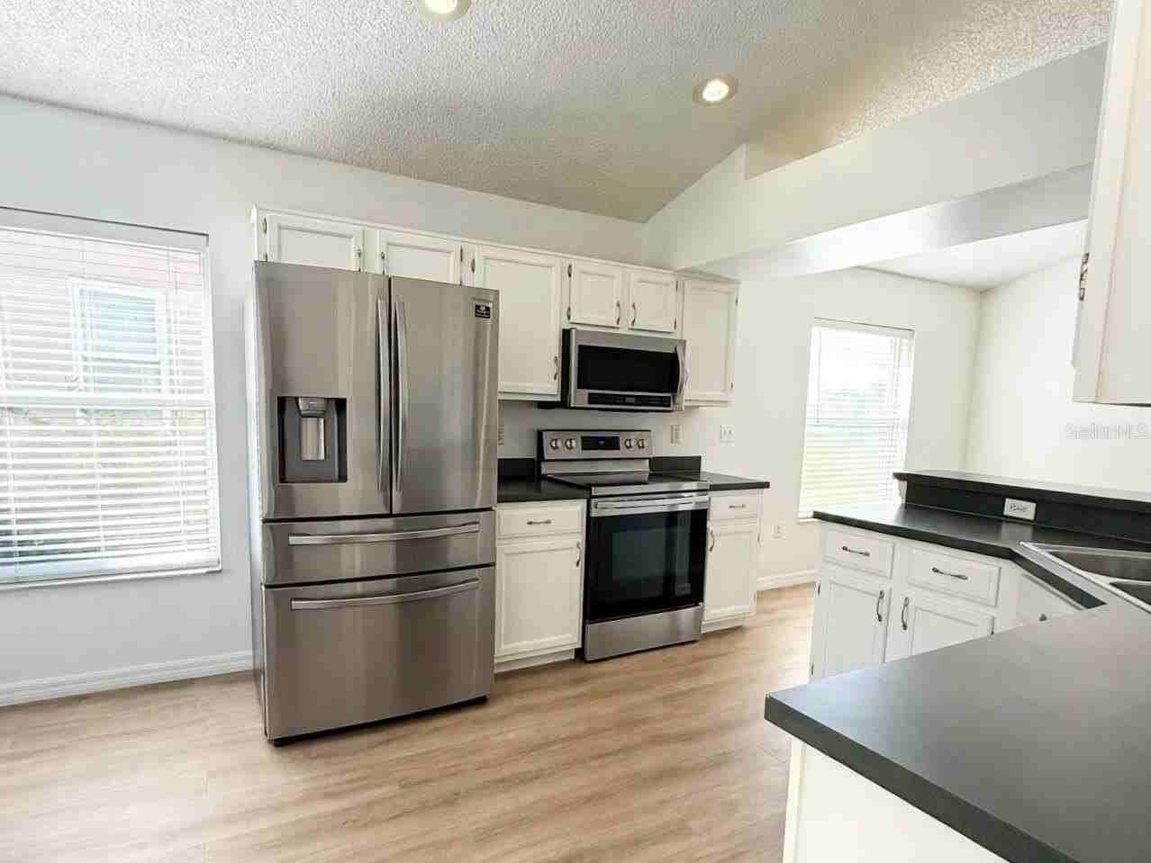 142 Harwood Cir - Photo 3 of 19
